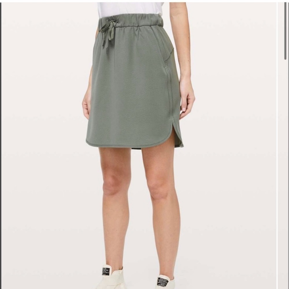 Lululemon On The Fly Skirt size 4